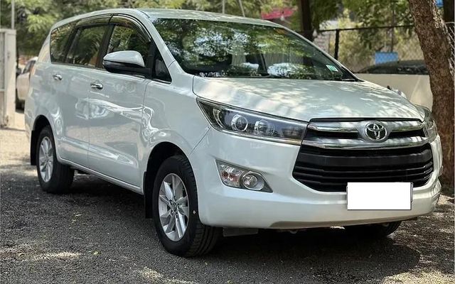 Toyota Innova Crysta 2.4 G MT BSIV Second-hand 2017 Toyota Innova Crysta 2.4 G MT BSIV for sale in Nashik