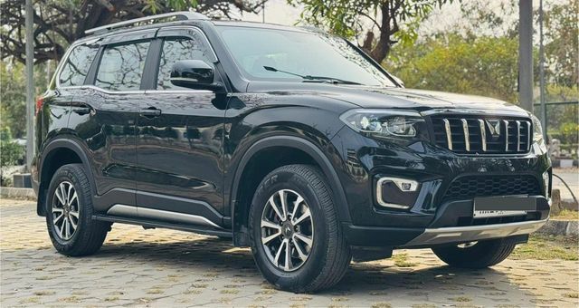 Second-hand 2024 Mahindra Scorpio N Z8 Select AT for sale in New Delhi