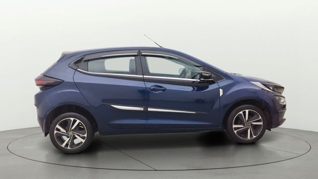 Second-hand 2023 Tata Altroz XZ Plus for sale in Bangalore