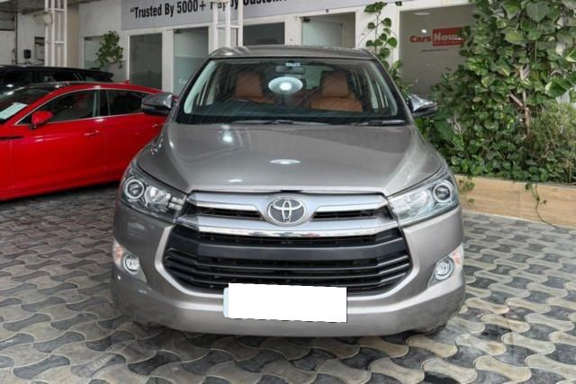 Toyota Innova Crysta 2.4 VX MT 8S BSIV Second-hand 2017 Toyota Innova Crysta 2.4 VX MT 8S BSIV for sale in Hyderabad