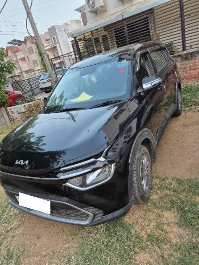 Second-hand 2025 Kia Carens Premium Opt for sale in Ahmedabad