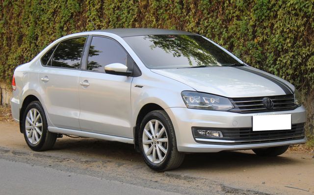 Volkswagen Vento 1.2 TSI Highline Plus AT Second-hand 2017 Volkswagen Vento 1.2 TSI Highline Plus AT for sale in Ahmedabad