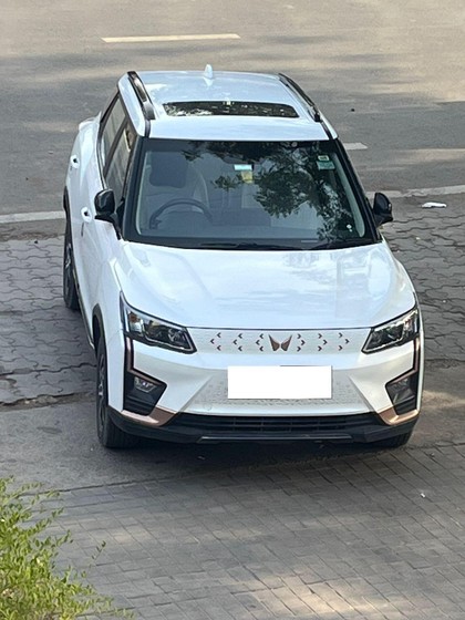 Mahindra XUV400 EV EC