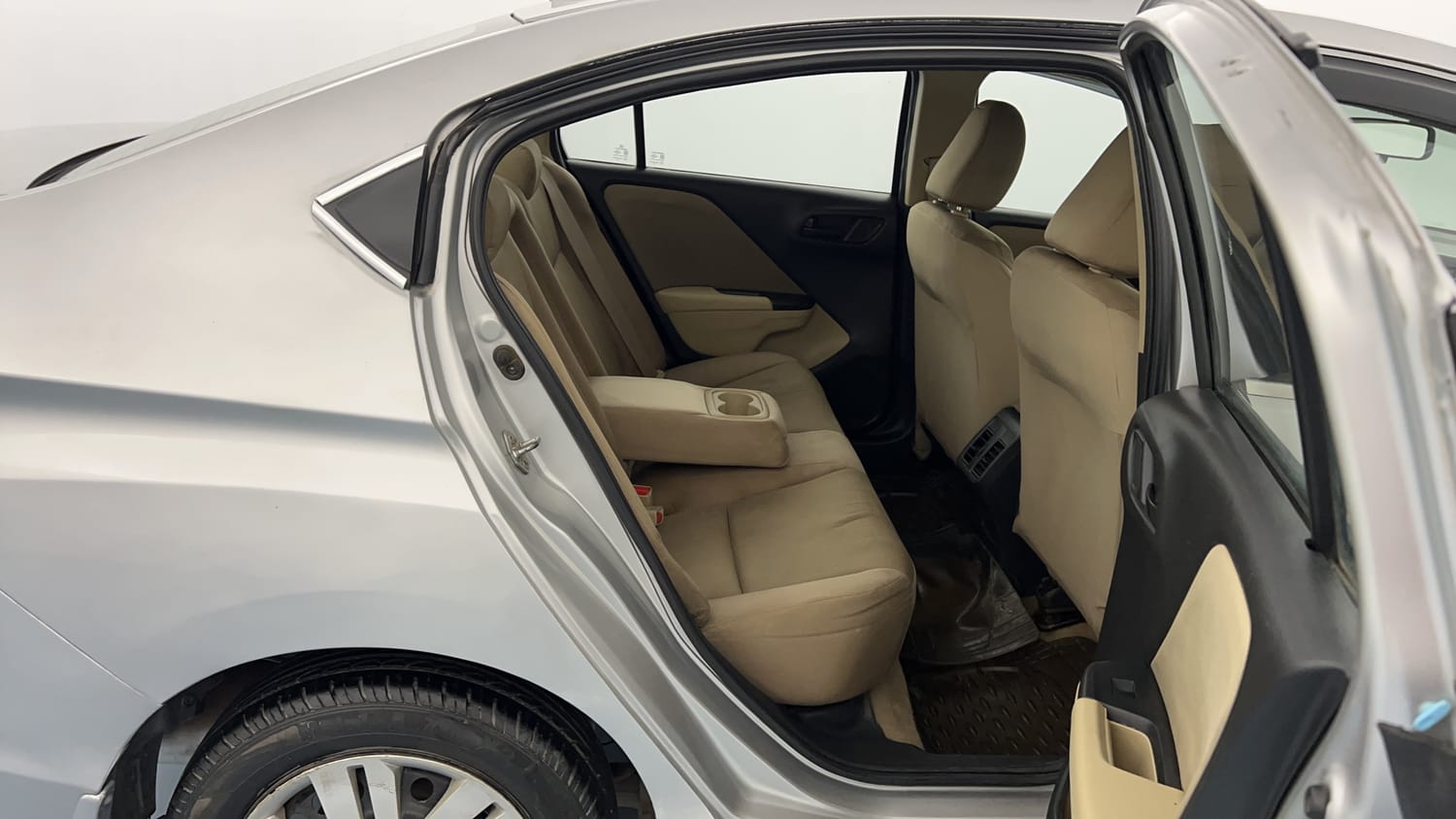 Buy Used Honda City SV MT of 2014 model @ 3,97,000 INR in Lucknow ...