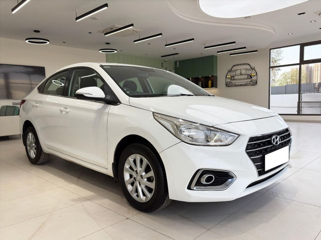 Hyundai Verna CRDi 1.6 AT EX Second-hand 2017 Hyundai Verna CRDi 1.6 AT EX for sale in Ahmedabad