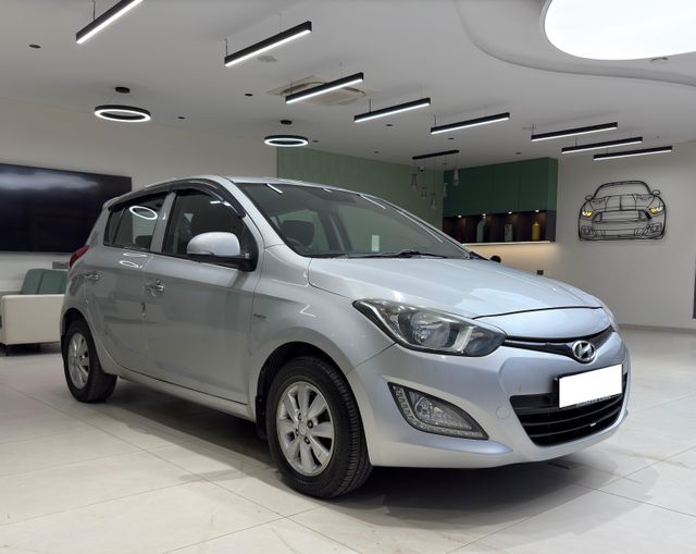 Hyundai i20 Asta 1.2 Second-hand 2013 Hyundai i20 Asta 1.2 for sale in Ahmedabad