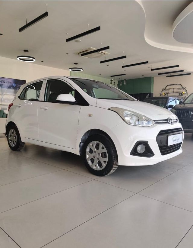 Hyundai Grand i10 Magna AT Second-hand 2016 Hyundai Grand i10 Magna AT for sale in Ahmedabad
