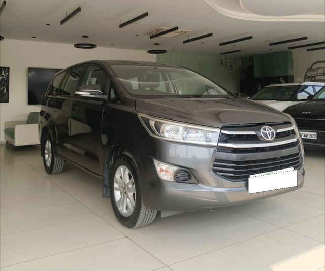 Toyota Innova Crysta 2.8 GX AT BSIV Second-hand 2017 Toyota Innova Crysta 2.8 GX AT BSIV for sale in Ahmedabad