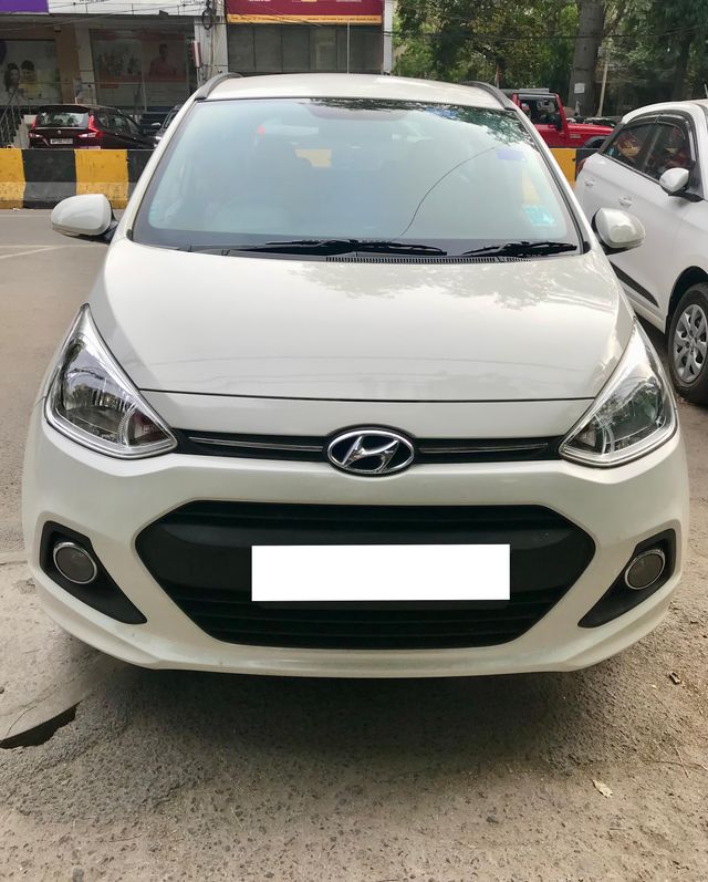 Hyundai Grand i10 Sportz Second-hand 2016 Hyundai Grand i10 Sportz for sale in New Delhi