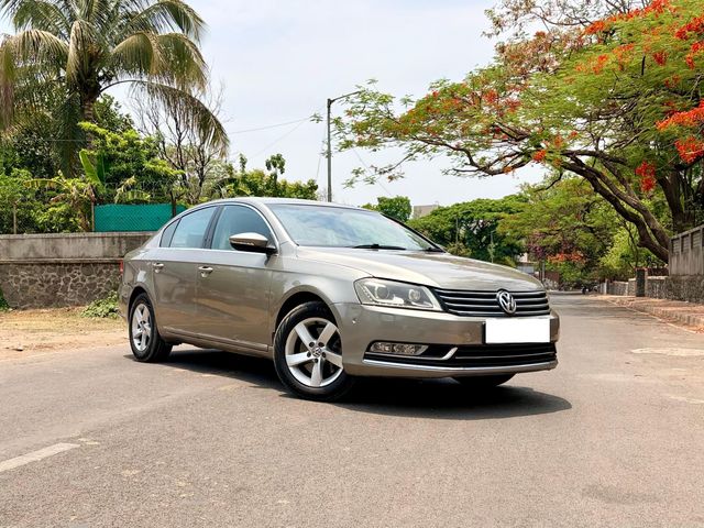 Volkswagen Passat Diesel Highline 2.0 TDI Second-hand 2013 Volkswagen Passat Diesel Highline 2.0 TDI for sale in Pune