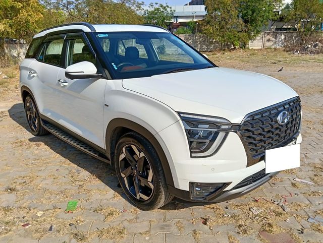 Hyundai Alcazar 1.5 Signature (O) 7-Seater Diesel AT Second-hand 2023 Hyundai Alcazar 1.5 Signature (O) 7-Seater Diesel AT for sale in Ahmedabad
