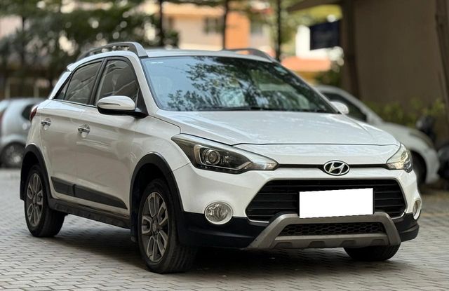 Hyundai i20 Active 1.4 SX Dual Tone Second-hand 2017 Hyundai i20 Active 1.4 SX Dual Tone for sale in Nashik