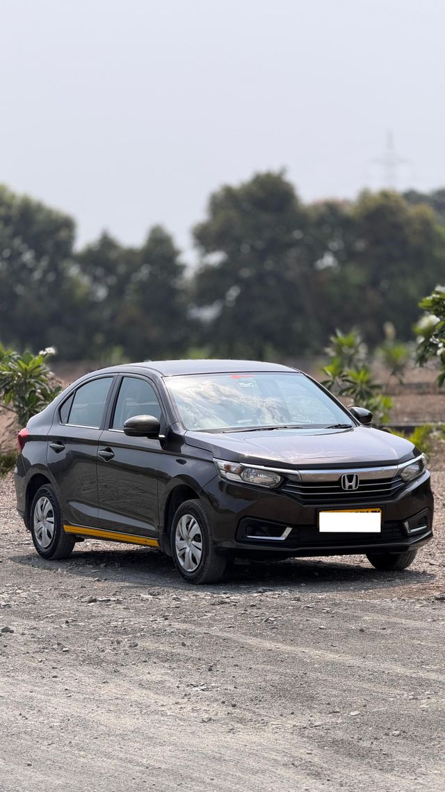 Honda Amaze V Second-hand 2024 Honda Amaze V for sale in Surat