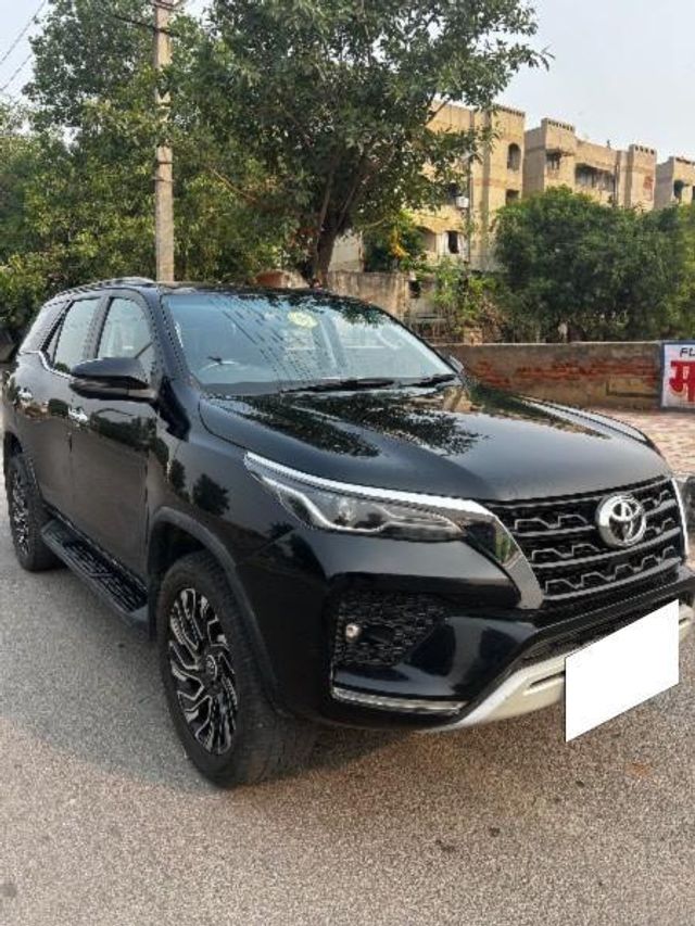 Toyota Fortuner 4X2 Diesel AT Second-hand 2023 Toyota Fortuner 4X2 Diesel AT for sale in New Delhi
