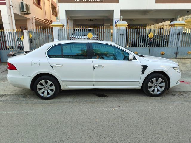 Skoda Superb Elegance 1.8 TSI AT Second-hand 2013 Skoda Superb Elegance 1.8 TSI AT for sale in Chennai