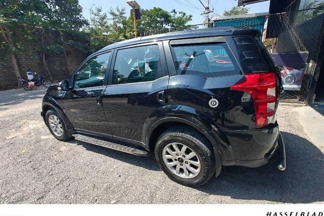 Mahindra XUV500 R W10 FWD Second-hand 2015 Mahindra XUV500 R W10 FWD for sale in Hyderabad