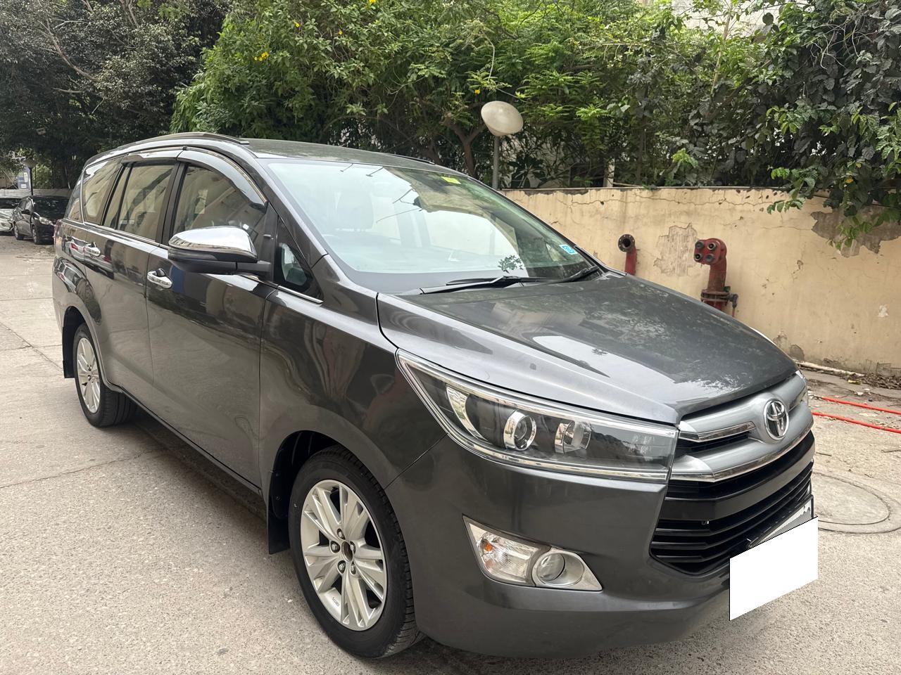 ホームズ Buy Used Toyota Innova Crysta 2.4 ZX MT BSIV of 2018 model @ 14