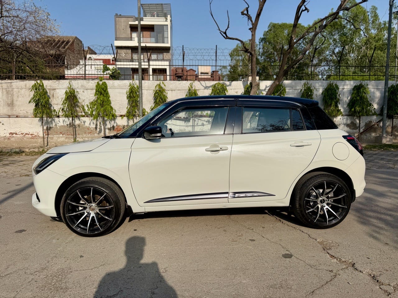 Buy Used Maruti Swift ZXI Plus DT AMT of 2024 model @ 7,90,000 INR