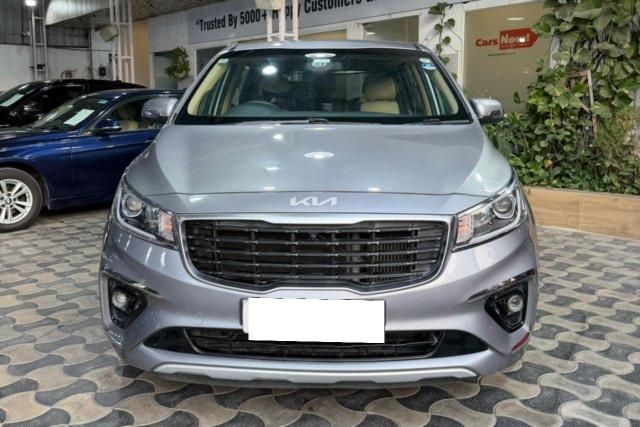 Kia Carnival Premium 8 STR Second-hand 2022 Kia Carnival Premium 8 STR for sale in Hyderabad