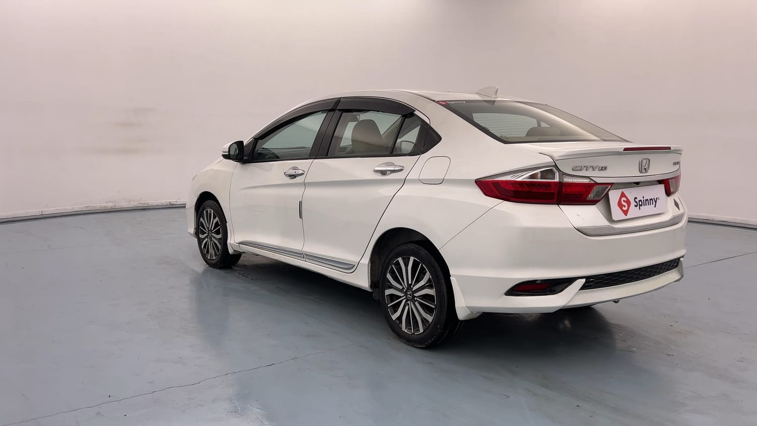Buy Used Honda City ZX CVT of 2018 model @ 6,37,000 INR in Lucknow
