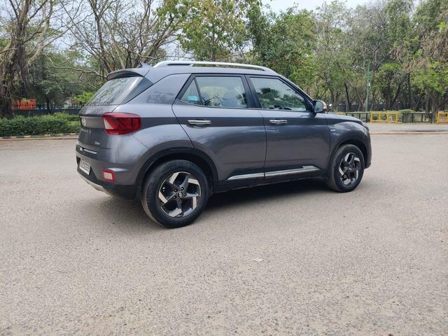 Hyundai Venue SX Plus Dual Tone Turbo DCT Second-hand 2020 Hyundai Venue SX Plus Dual Tone Turbo DCT for sale in New Delhi