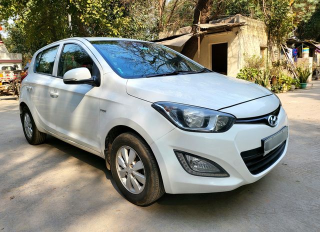 Hyundai i20 Sportz Option 1.2 Second-hand 2014 Hyundai i20 Sportz Option 1.2 for sale in New Delhi