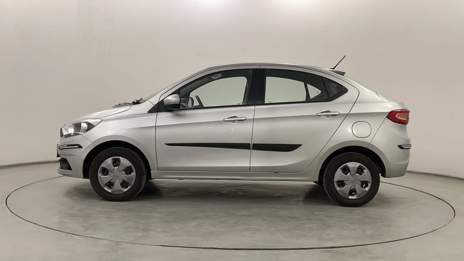 Buy Used Tata Tigor 1.2 Revotron XT of 2017 model @ 4,01,000 INR in ...