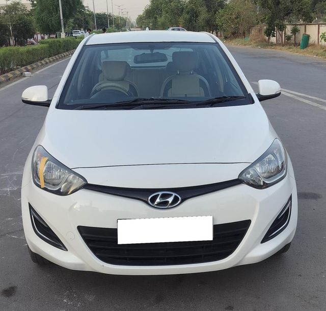 Hyundai i20 Magna Optional 1.4 CRDi Second-hand 2014 Hyundai i20 Magna Optional 1.4 CRDi for sale in Ahmedabad