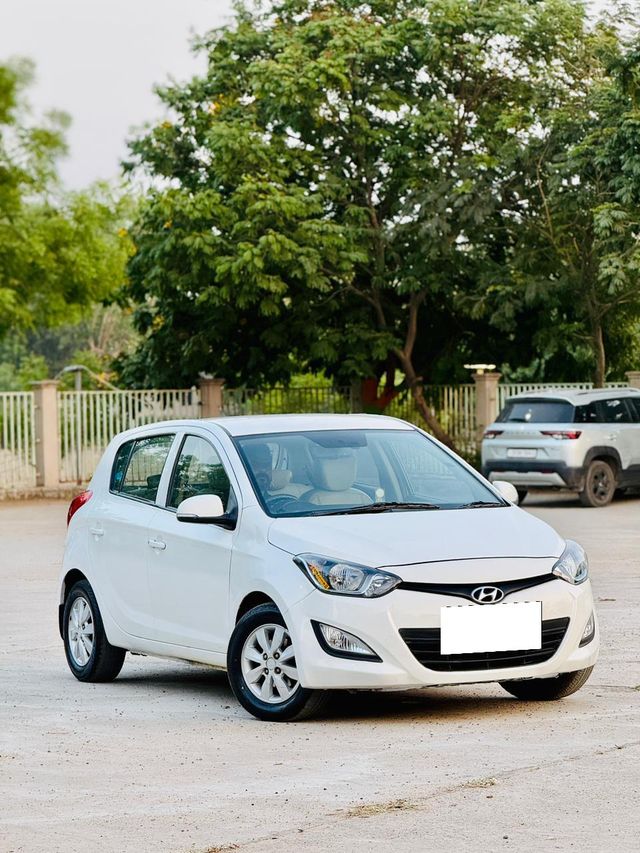 Hyundai i20 Sportz 1.2 Second-hand 2012 Hyundai i20 Sportz 1.2 for sale in Ahmedabad