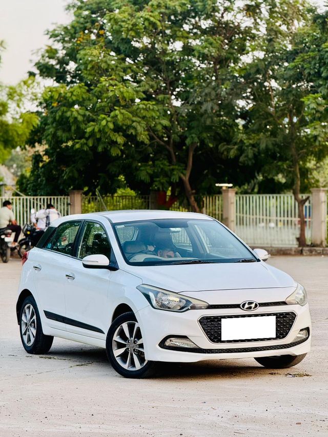 Hyundai i20 Sportz 1.2 Second-hand 2014 Hyundai i20 Sportz 1.2 for sale in Ahmedabad