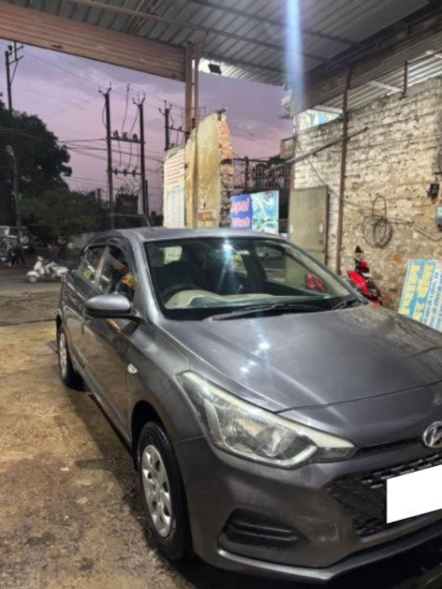 Hyundai i20 Petrol Magna Second-hand 2018 Hyundai i20 Petrol Magna for sale in Bhopal