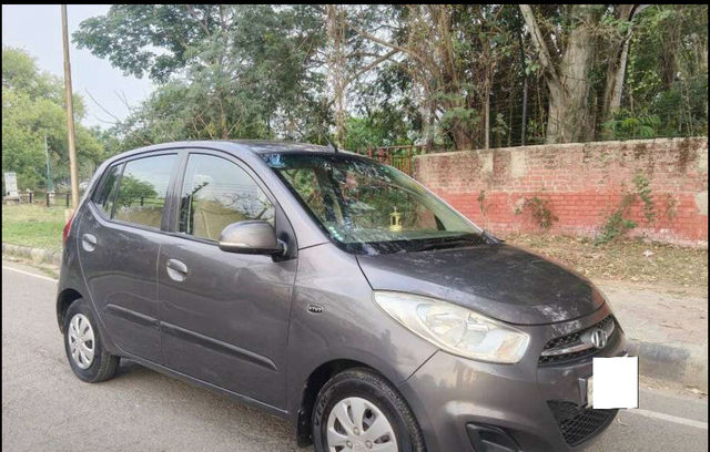 Hyundai i10 Magna Second-hand 2011 Hyundai i10 Magna for sale in Chandigarh