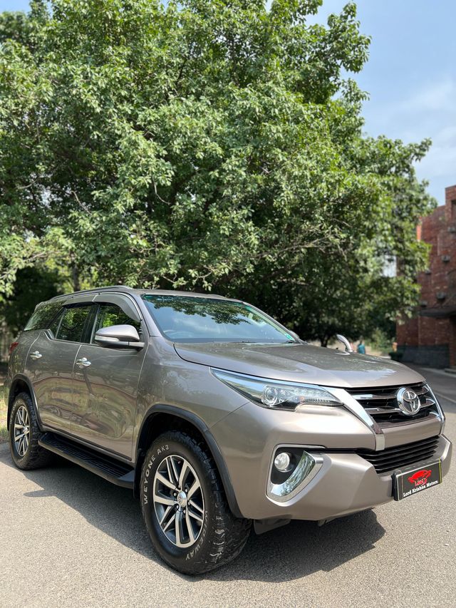 Toyota Fortuner 2.8 2WD AT BSIV Second-hand 2017 Toyota Fortuner 2.8 2WD AT BSIV for sale in New Delhi