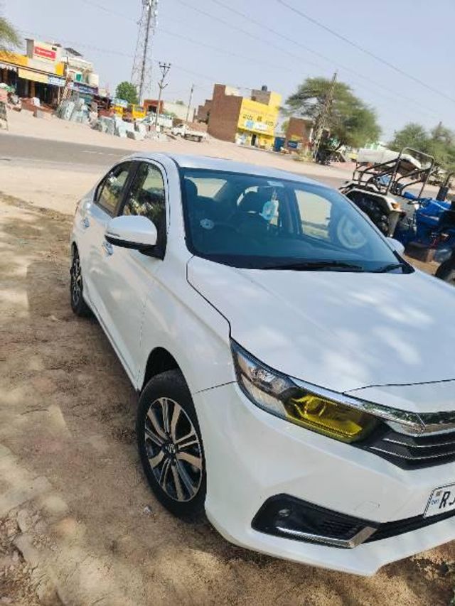 Second-hand 2024 Honda Amaze 2nd Gen VX for sale in Suratgarh