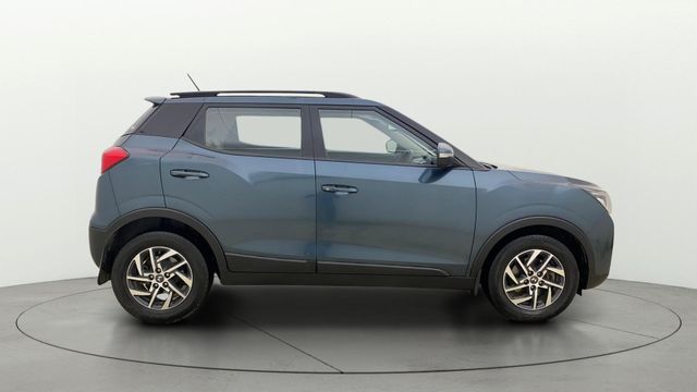 Mahindra XUV300 W8 Opt AMT Second-hand 2022 Mahindra XUV300 W8 Opt AMT for sale in Ahmedabad