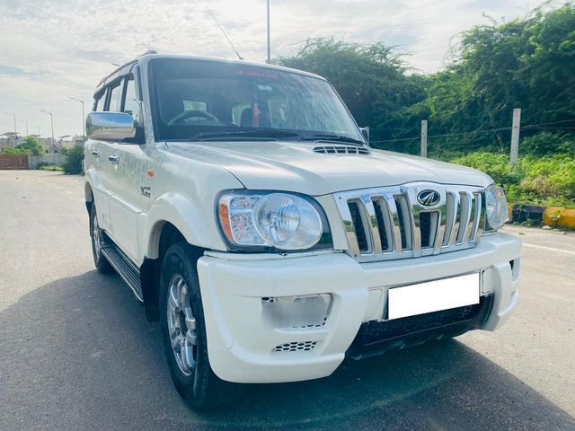 Second-hand 2014 Mahindra Scorpio VLX 2WD ABS AT BSIII for sale in Ahmedabad