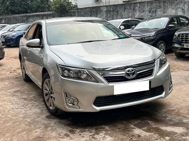 Toyota Camry Hybrid Second-hand 2015 Toyota Camry Hybrid for sale in Kolkata