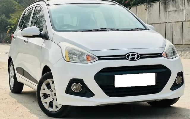 Hyundai i10 Sportz Second-hand 2014 Hyundai i10 Sportz for sale in Ahmedabad