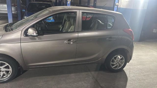 Hyundai i20 Asta 1.2 Second-hand 2014 Hyundai i20 Asta 1.2 for sale in Murshidabad