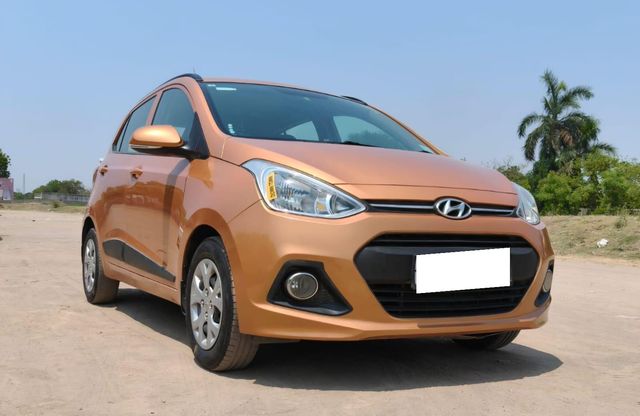 Hyundai Grand i10 Sportz Second-hand 2016 Hyundai Grand i10 Sportz for sale in Vadodara