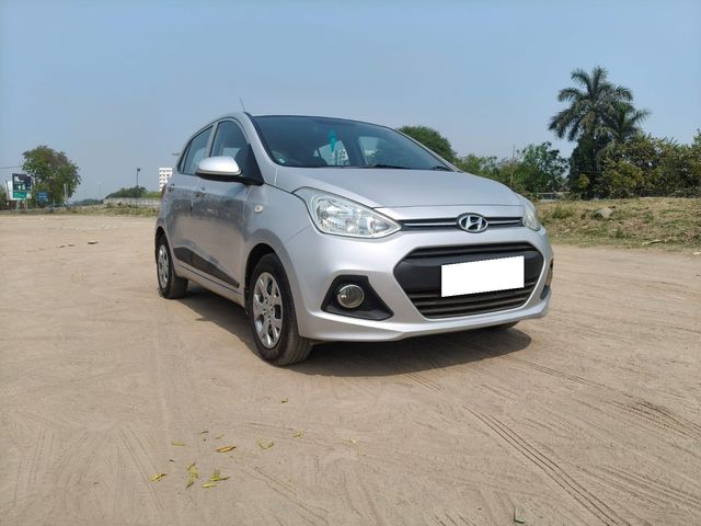 Hyundai Grand i10 Magna Second-hand 2016 Hyundai Grand i10 Magna for sale in Vadodara