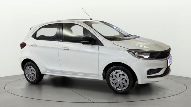 Second-hand 2023 Tata Tiago XT CNG for sale in New Delhi
