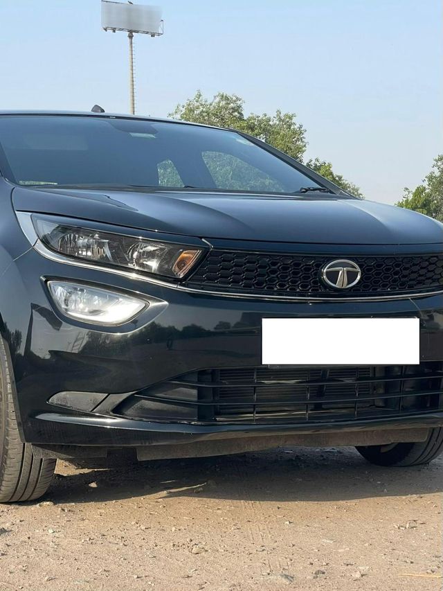 Second-hand 2023 Tata Altroz XTA Dark Edition DCT for sale in New Delhi
