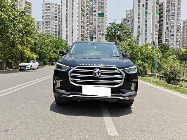 Second-hand 2023 MG Gloster Savvy 4x4 6Str for sale in Noida