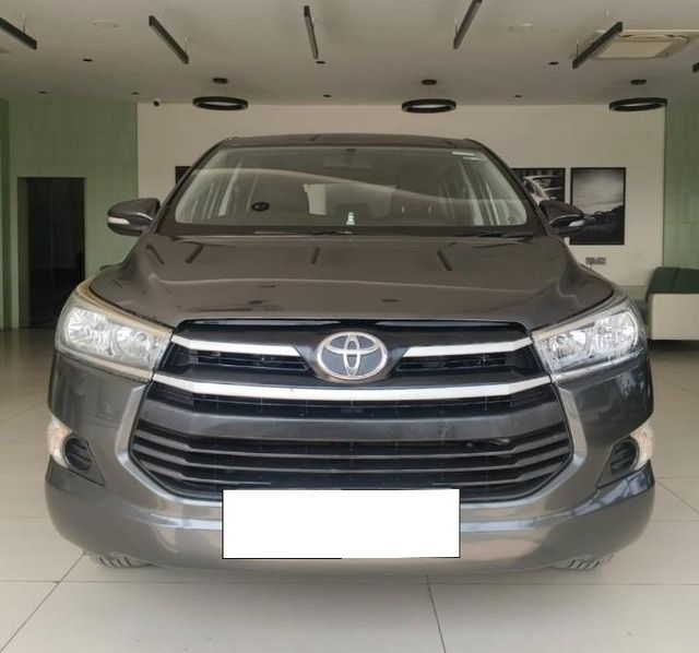 Toyota Innova Crysta 2.8 GX AT BSIV Second-hand 2017 Toyota Innova Crysta 2.8 GX AT BSIV for sale in Ahmedabad