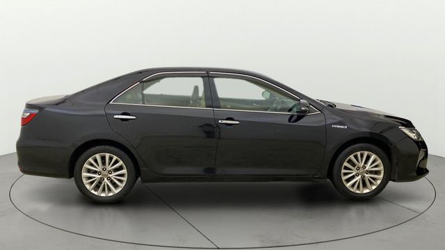Toyota Camry Hybrid Second-hand 2016 Toyota Camry Hybrid for sale in Mumbai