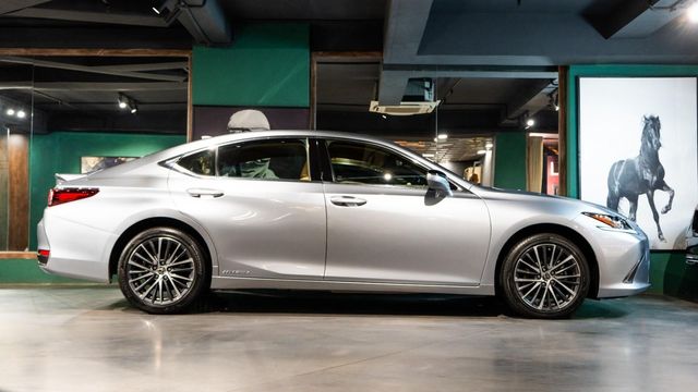 Lexus ES 300h Luxury 2020-2022 Second-hand 2021 Lexus ES 300h Luxury 2020-2022 for sale in New Delhi