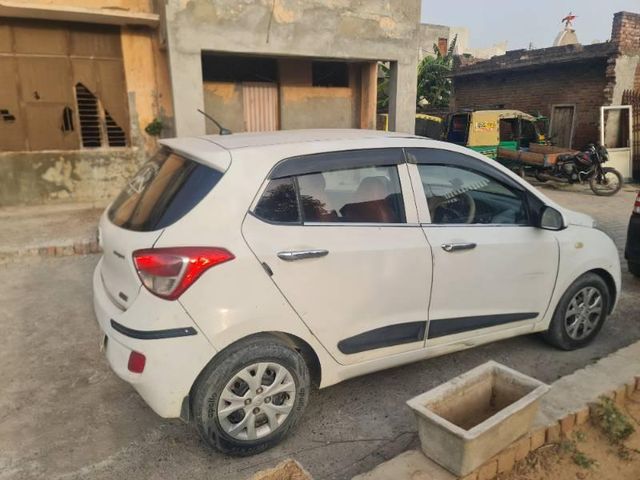 Hyundai Grand i10 CRDi Magna Second-hand 2014 Hyundai Grand i10 CRDi Magna for sale in Rohtak
