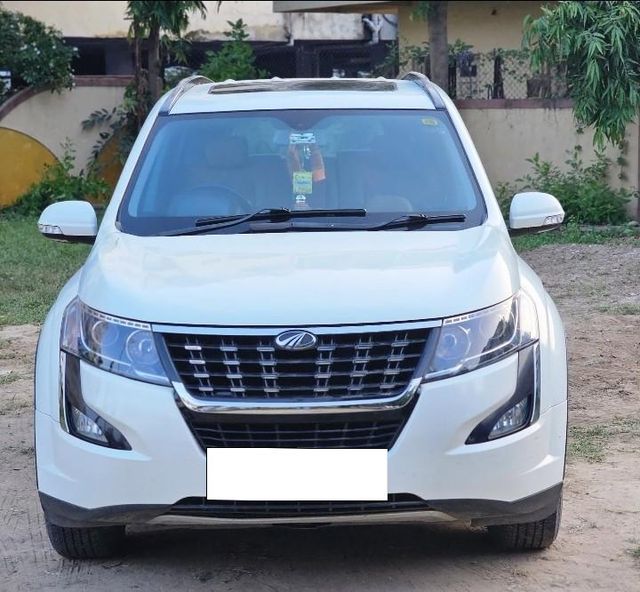 Mahindra XUV500 W9 BSIV Second-hand 2020 Mahindra XUV500 W9 BSIV for sale in Ahmedabad