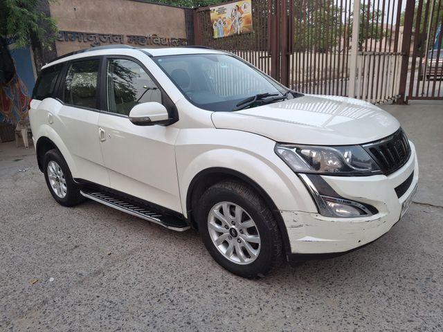 Mahindra XUV500 AT W10 FWD Second-hand 2017 Mahindra XUV500 AT W10 FWD for sale in New Delhi
